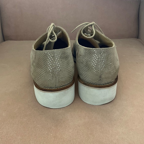 Stylish Paul Green Lace-Up Oxfords w/ Metallic Accents - Size 10 - Picture 4 of 8